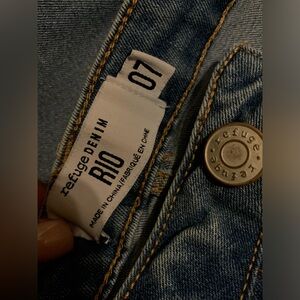 Women’s light washed Tio skinny jeans … Size 07